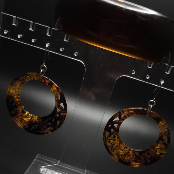 Faux tortoise shell drop earrings and bracelet. - Picture 3 of 11